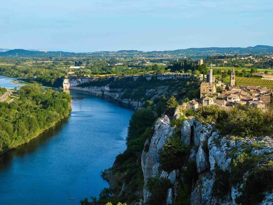 Appartement Neuf Avec Spa Saint-Martin-d'Ardeche Luaran gambar